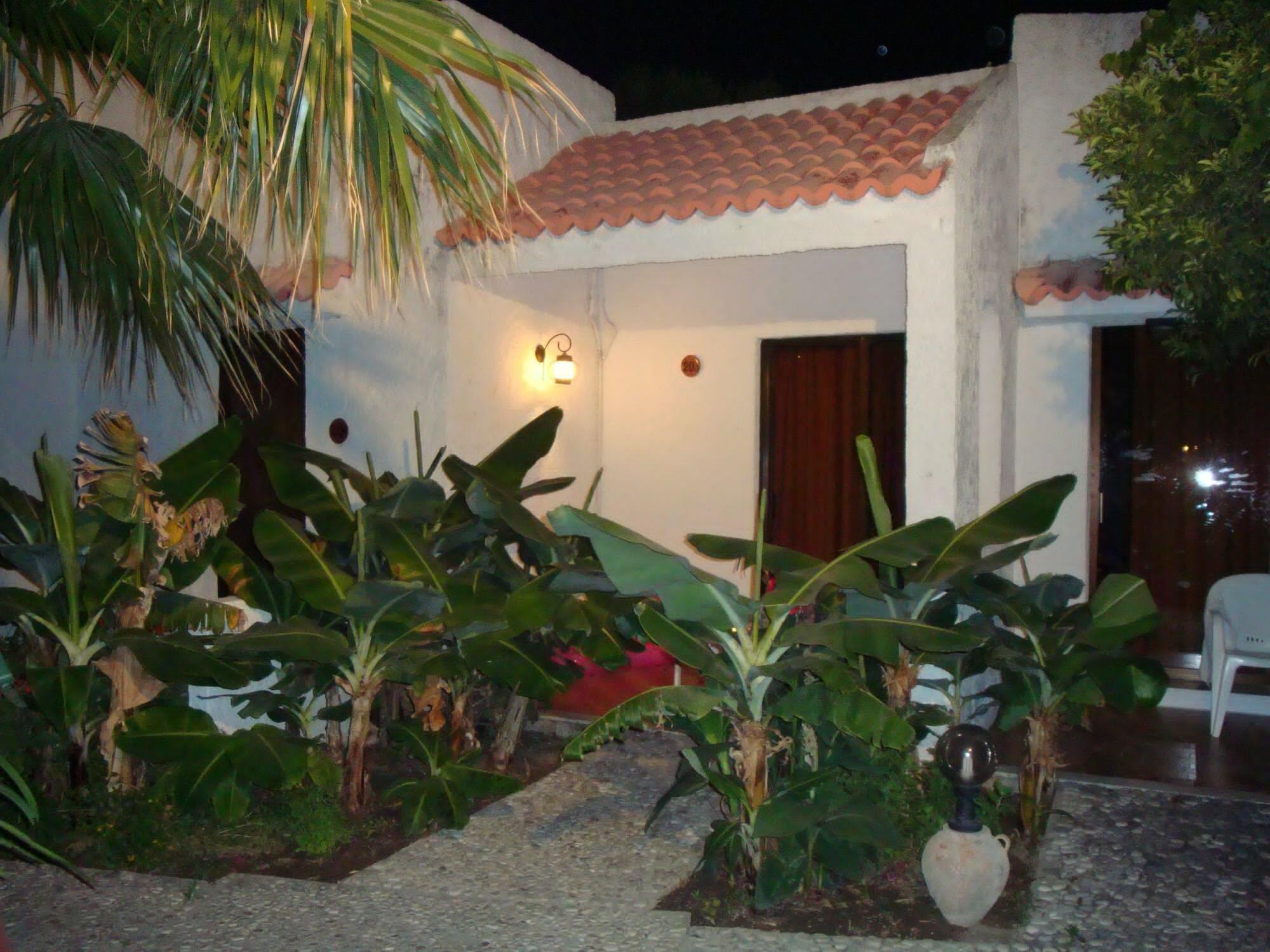 Oasis Hotel Bungalows Rhodes 아판토우 외부 사진